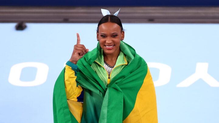 Rebeca Andrade conquista a medalha de ouro no salto