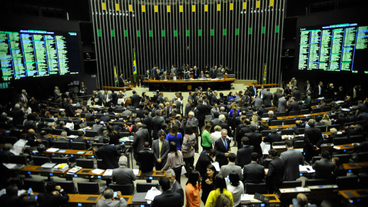 Câmara aprova em primeiro turno texto-base da PEC dos Precatórios