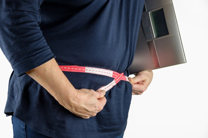 Mudança de hábitos e exercícios focados são alternativas para perder gordura