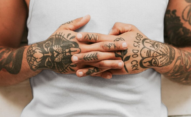 Local da tatuagem pode influenciar na dor e cicatrização