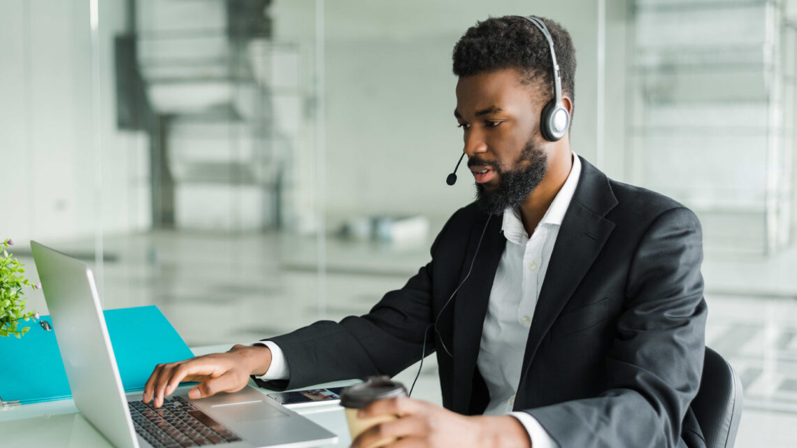Setor de contact center reajusta salário de trabalhadores acima da inflação