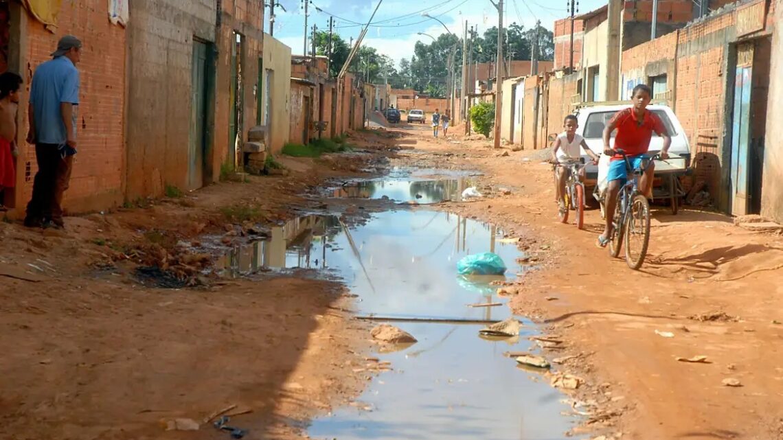 No Brasil, 49 milhões de pessoas usavam recursos precários de esgotamento sanitário, em 2022