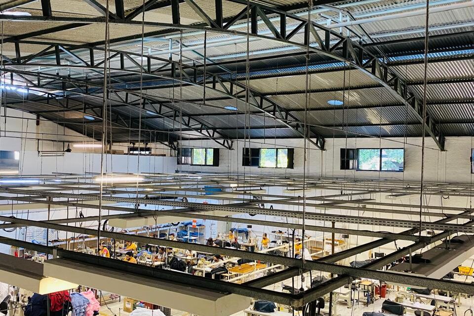 Comércio online de roupas oferece conveniência e atrai venda
