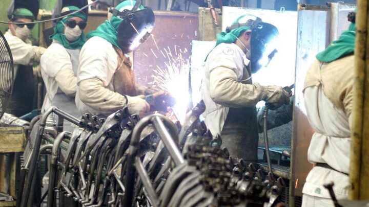 Análise da CNI revela aumento nas importações de produtos industriais
