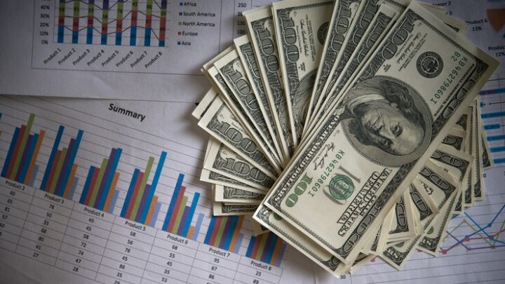 Dólar começa a sexta-feira cotado a R$ 5,15, após queda de 0,06%