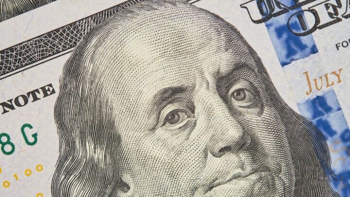 Dólar registra alta de 0,47% e fica próximo de R$ 5,10
