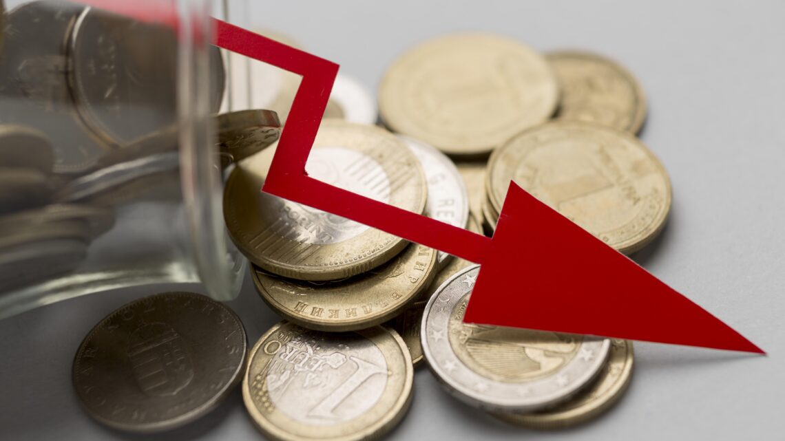 Quase metade dos municípios brasileiros terminou 2023 no vermelho, aponta CNM