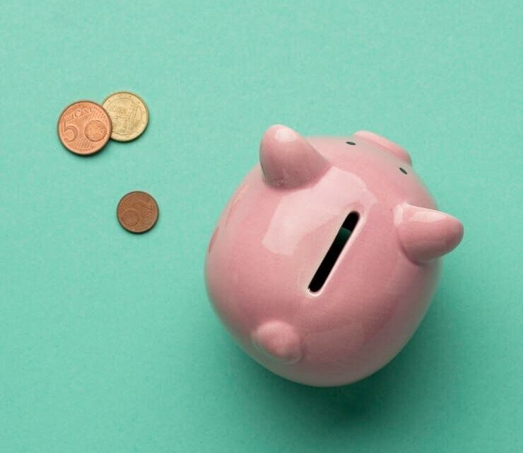 Economista mostra como ensinar educação financeira aos filhos e investir