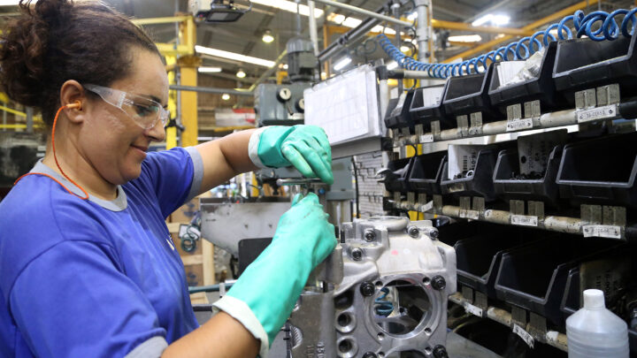 Indústria mostra confiança moderada na economia no 1º semestre