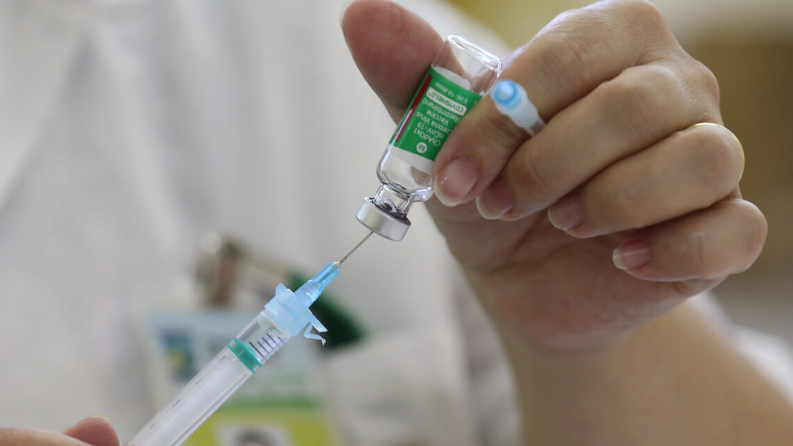PARANÁ: 1,8 mil salas de vacinação aplicam doses da nova vacina contra Covid-19