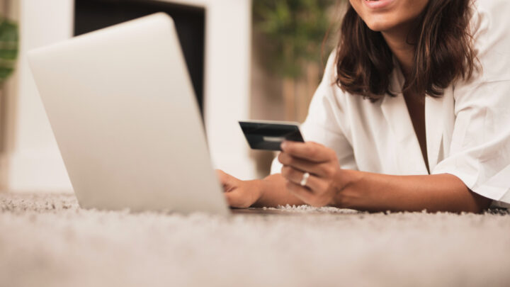 Brasileiros devem comprar mais em redes sociais em 2024
