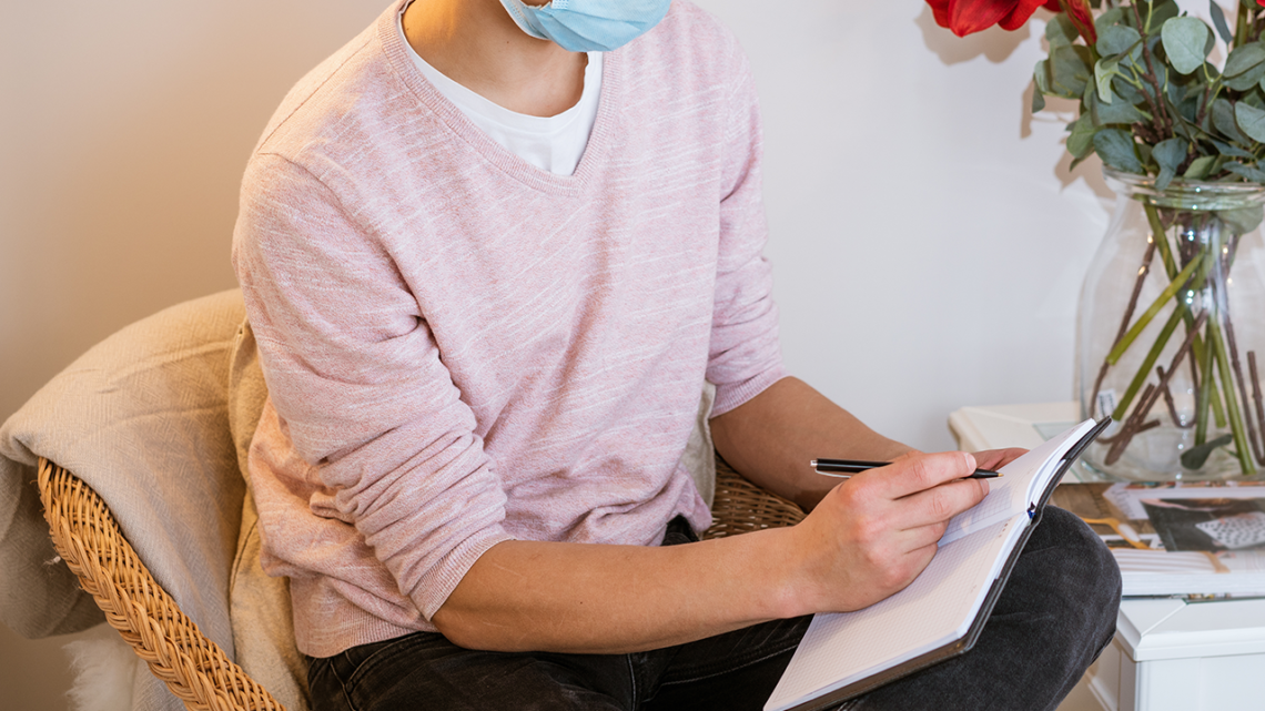 Em livro de poesia, médico conta sua experiência na pandemia