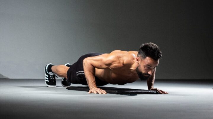 Especialista fitness explica método para definir abdômen