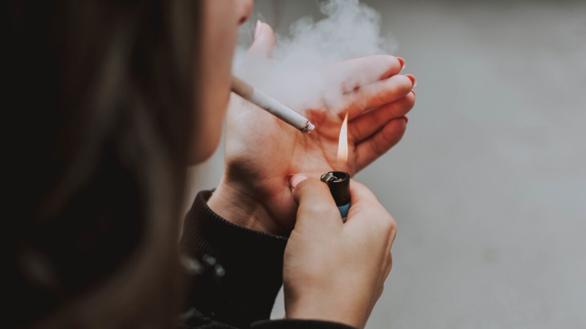Dia Nacional de Combate ao Fumo: 6 sinais na saúde bucal que fumantes não devem ignorar