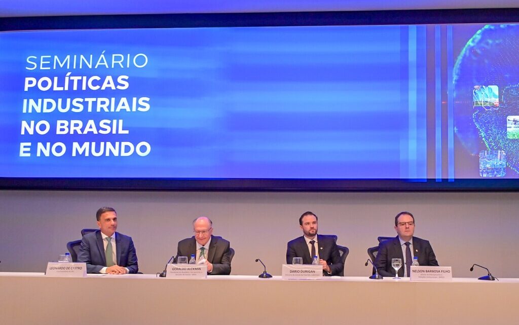 Brasil enfrenta consequências por atraso na implementação de uma política industrial, diz vice-presidente da CNI