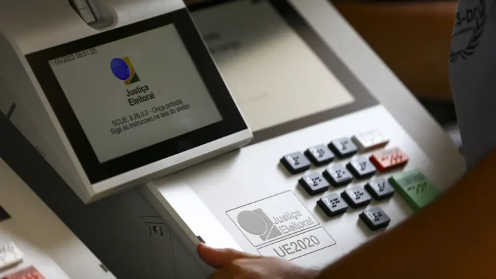 Eleições 2024: entenda quais são as permissões e proibições na hora de votar