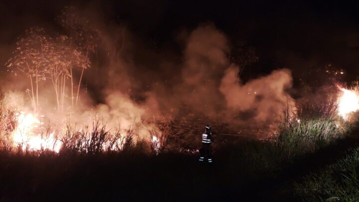 Incêndios causados pela seca podem agravar cenário de interrupções de energia elétrica