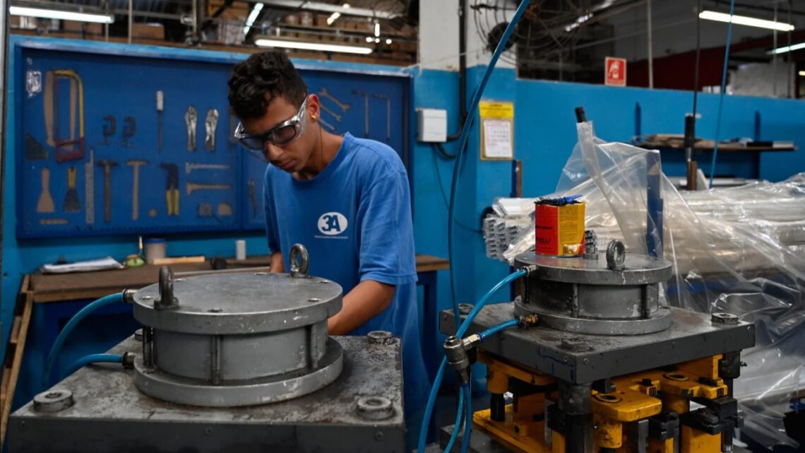 Indústria: queda de 1,3% no primeiro trimestre interrompe trajetória de alta