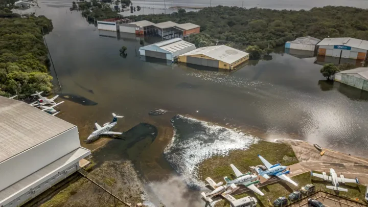 Rio Grande do Sul: aeroporto de Porto Alegre reabre em outubro
