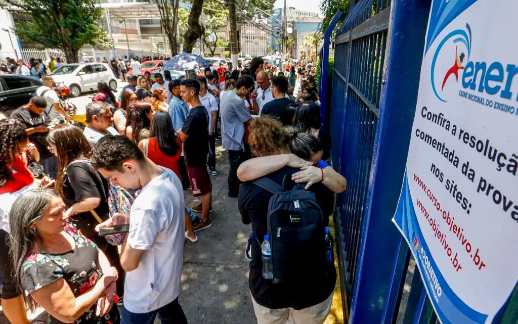 Altas mensalidades freiam a formação de médicos no Brasil!
