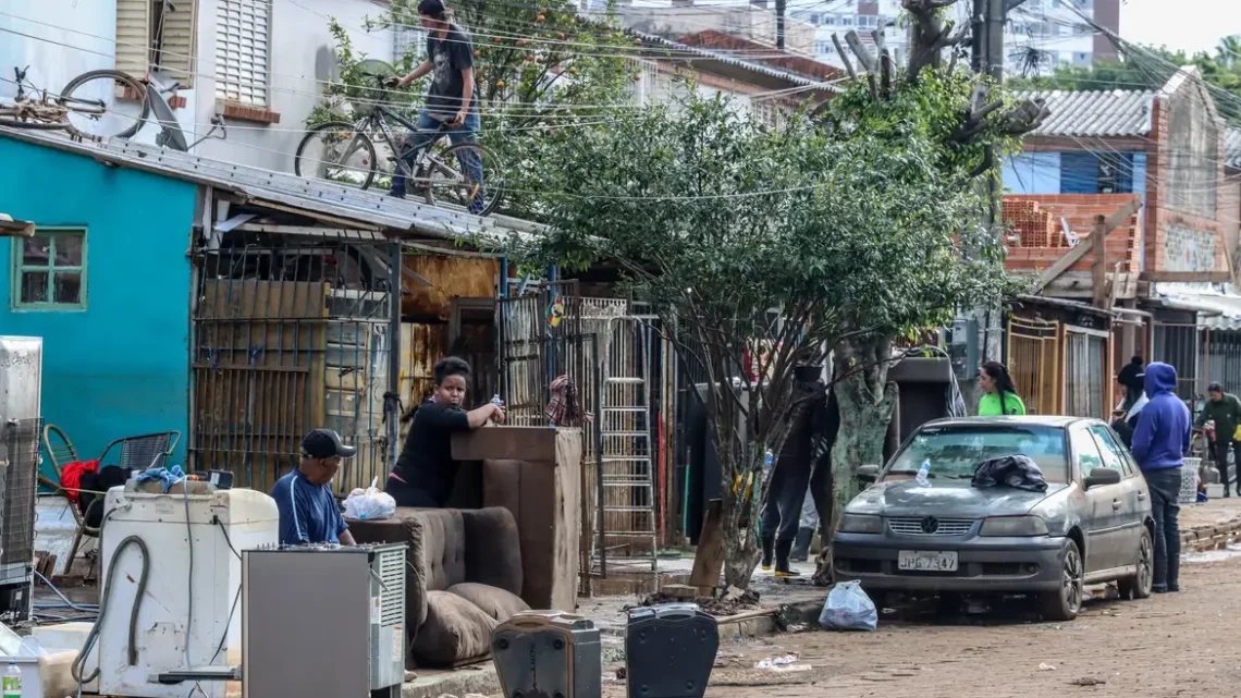 De volta para casa: com o abastecimento de água restabelecido, cuidados com a limpeza ainda devem ser mantidos