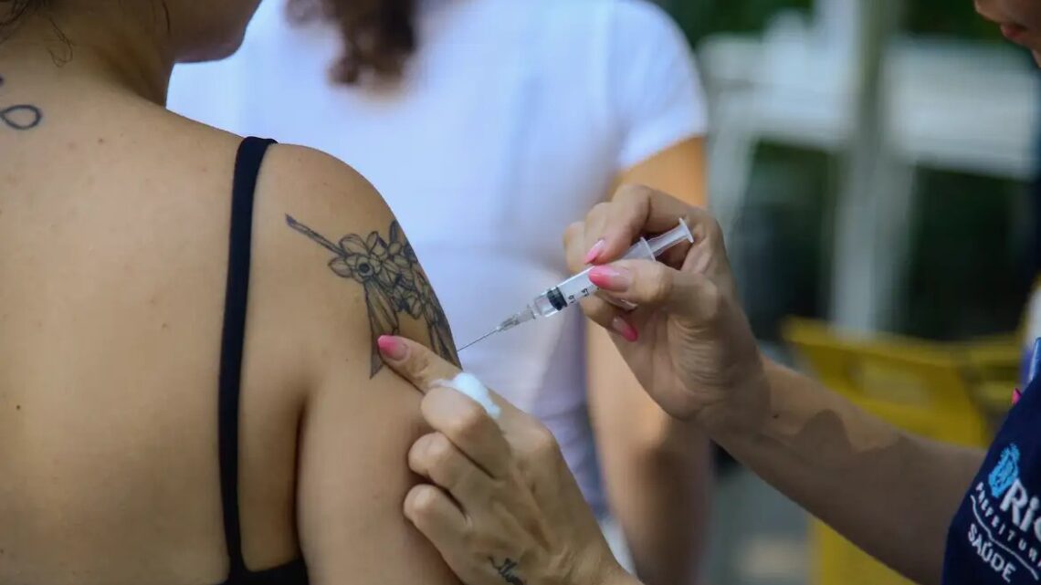 InfoGripe: Covid-19 e rinovírus mantêm aumento dos casos