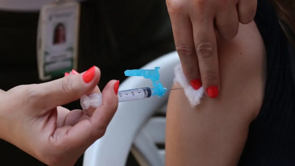 Seis em cada dez cidades brasileiras sofrem com a falta de vacinas, aponta CNM