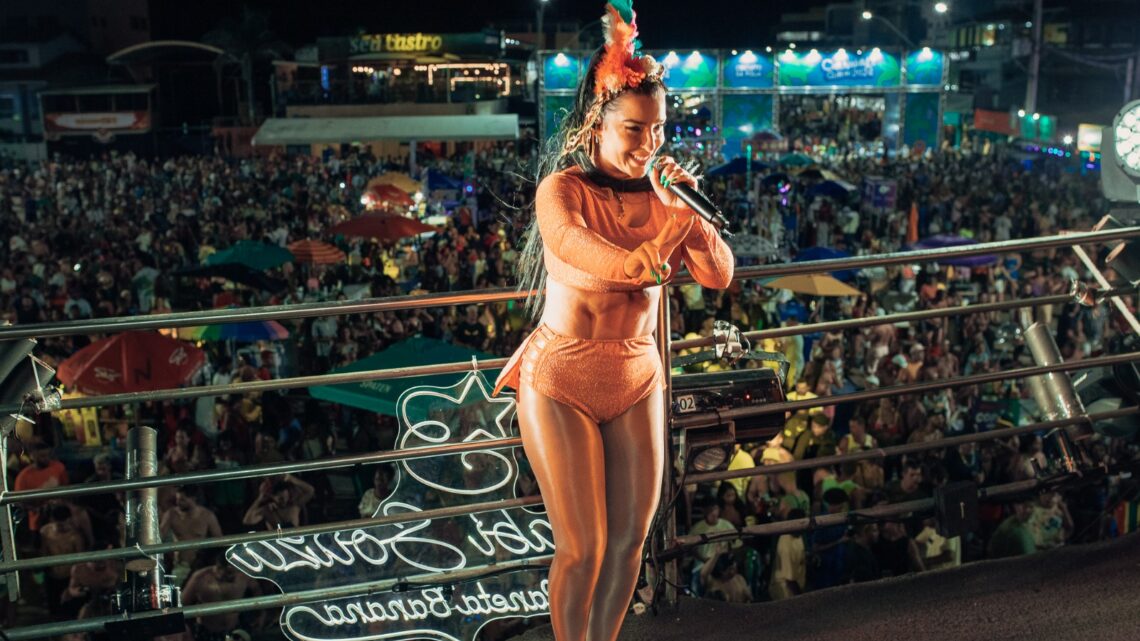 Cantora Babi Souza prepara repertório para o Carnaval 2025