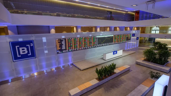 Bolsa de valores: puxado por quedas das ações da Petrobras e Vale, Ibovespa registra estabilidade
