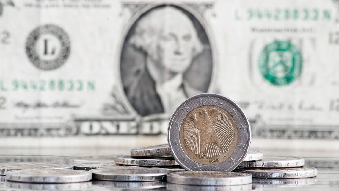 Dólar sobe 0,55% e é cotado a R$ 5,48