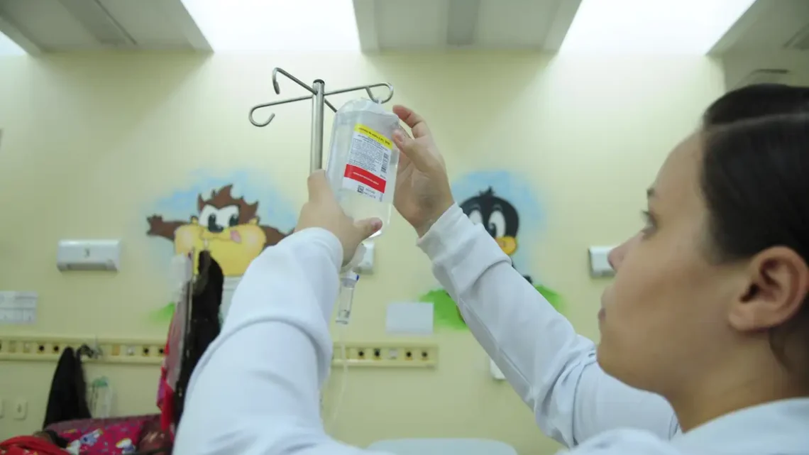 Piso da enfermagem: União repassa R$ 8,3 bi a estados e municípios, em 10 meses