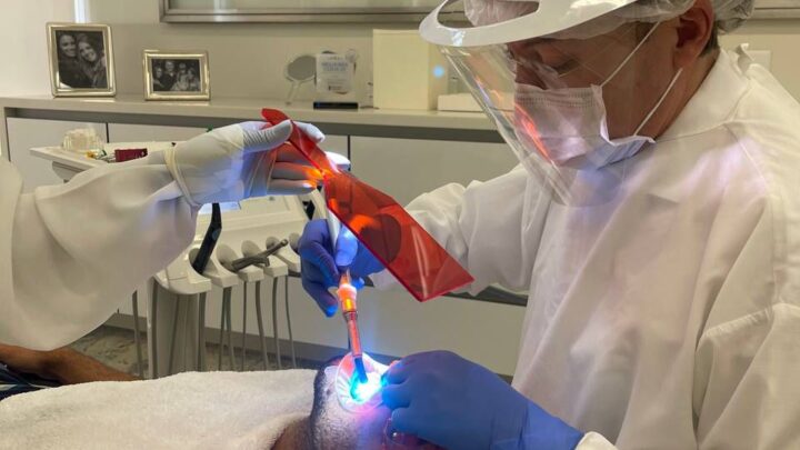 Implantes dentários para idosos: cresce foco em bem-estar