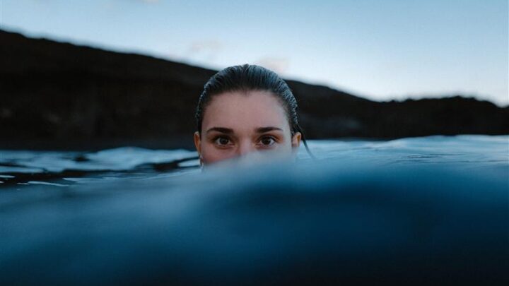 Oftalmologista aborda cuidados para curtir praias e piscinas