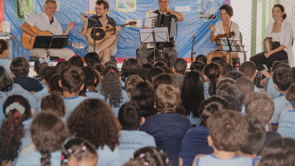 Tenor Chorão chega à população de Arniqueira no DF