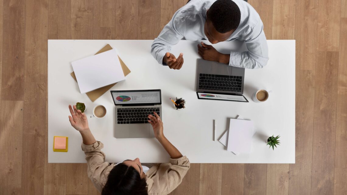 Flexibilidade e tecnologia renovam escritórios modernos