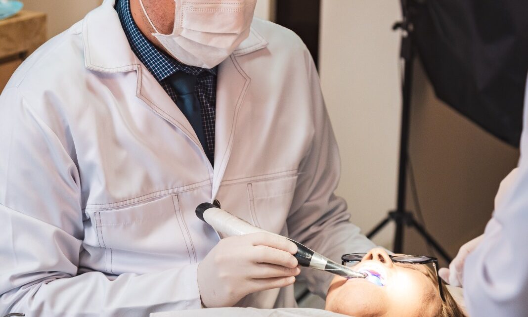 Implante zigomático é solução para perda dentária severa