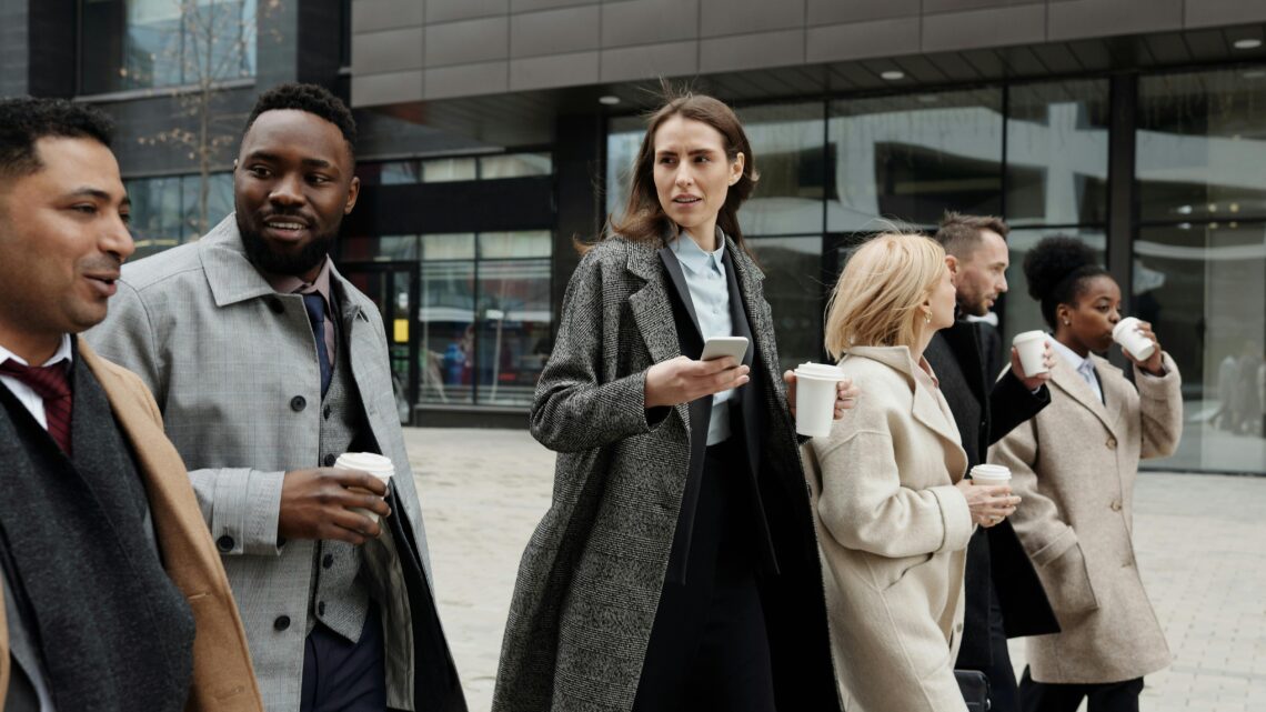 Networking impulsiona carreiras ao fortalecer conexões profissionais