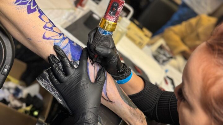 Tatuadora Thaysa Lucena é 2º lugar em evento internacional nos EUA