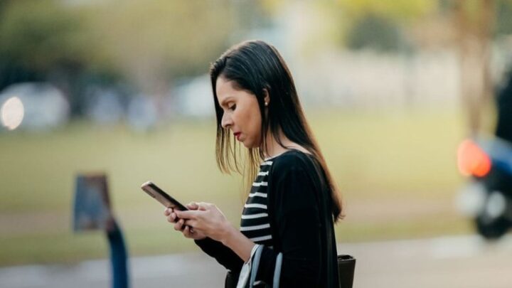 9 em cada 10 brasileiros contam com acesso à telefonia móvel