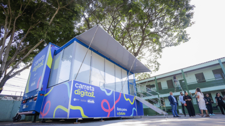 Carreta Digital chega ao Rio Grande do Sul com capacitação em tecnologia e doação de computadores