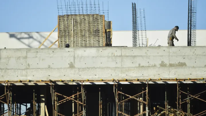 Confiança da construção apresenta queda em 2025, aponta CNI