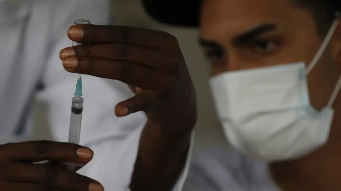 Covid-19: casos e óbitos apresentam queda entre final de fevereiro e início de março