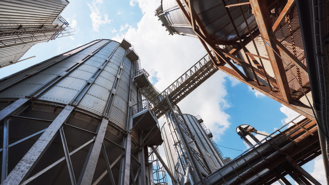 Crise de confiança e demanda fraca agravam cenário financeiro das pequenas indústrias, aponta CNI