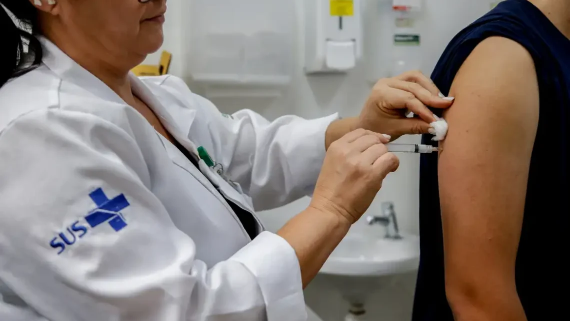 Dengue: MS recomenda remanejar doses da vacina a municípios não contemplados ou ampliar faixas etárias