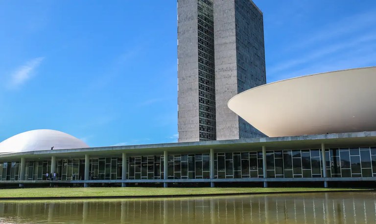 Discussões sobre isenção do IR e Reforma Tributária devem ser retomadas