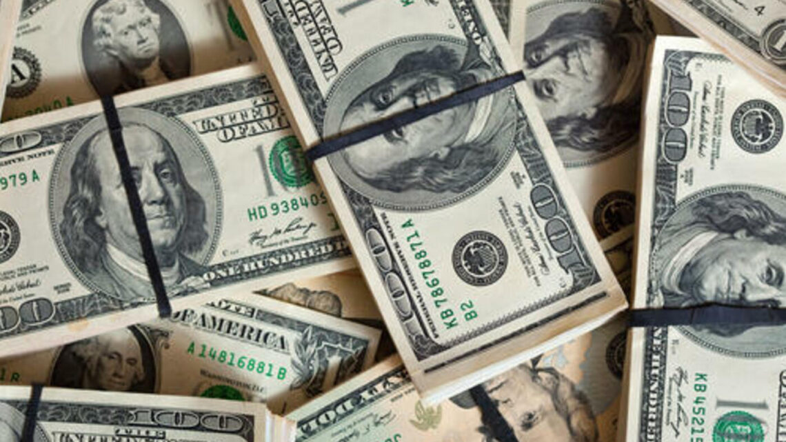 Dólar conclui último pregão em alta de 0,50%, cotado a R$ 5,67