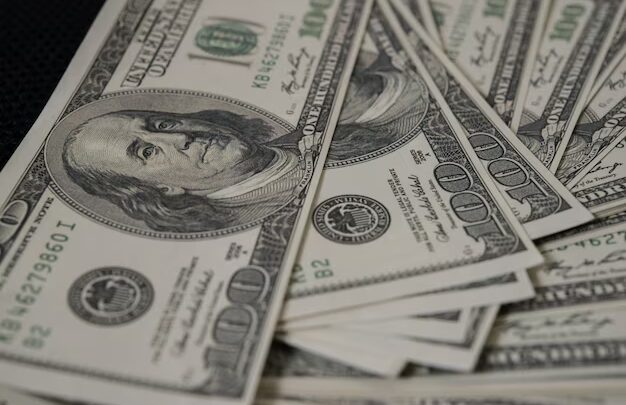 Dólar em alta, cotado a R$ 5,67