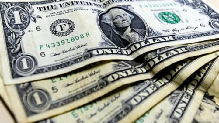 Dólar registra nova queda e chega a R$ 5,70 no último pregão