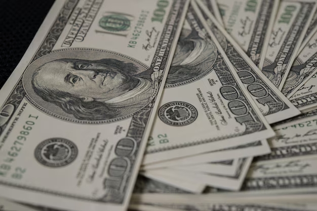 Dólar volta a fechar em alta e é cotado a R$ 5,72