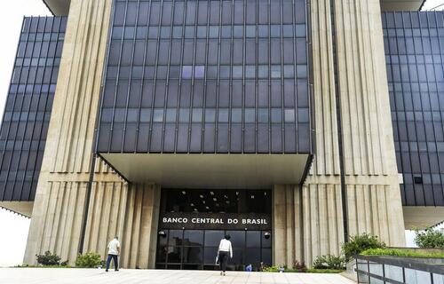 Elevação dos juros compromete economia do Brasil, afirma CNI